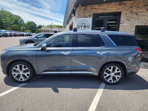 Used 2021 Hyundai Palisade Limited FWD image 2