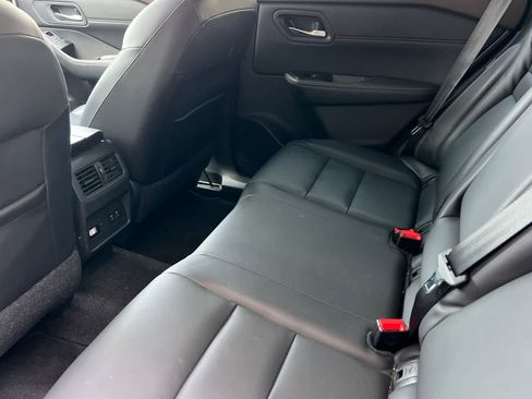 Used 2022 Nissan Rogue SL w/ SL Premium Package image 5