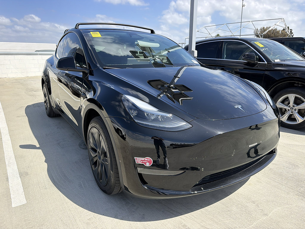 Used 2024 Tesla Model Y Long Range RWD image 3
