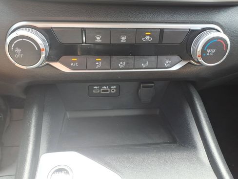 Used 2025 Nissan Altima 2.5 SV FWD image 24