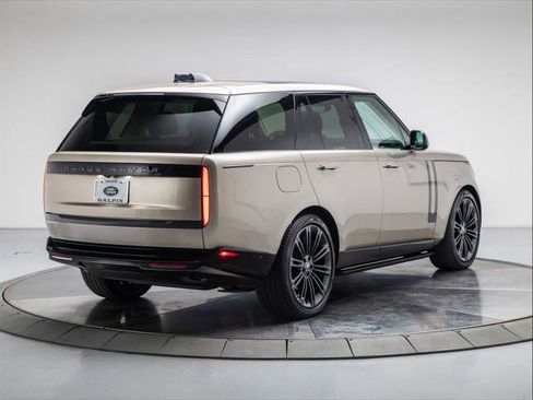 Used 2024 Land Rover Range Rover SE AWD/4WD image 5