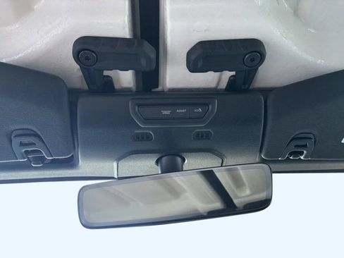 Used 2023 Jeep Wrangler Unlimited Sahara AWD/4WD image 16