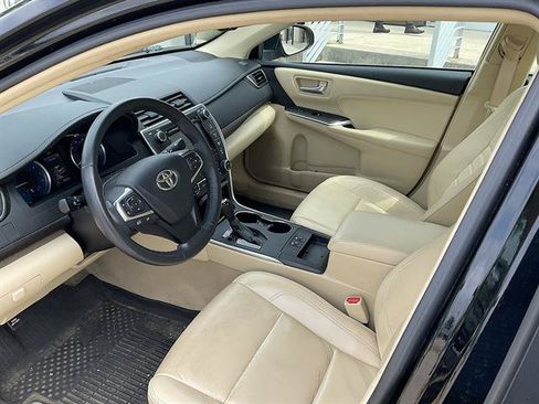 Used 2017 Toyota Camry XLE FWD image 2