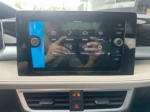 New 2025 Volkswagen Taos SE image 31