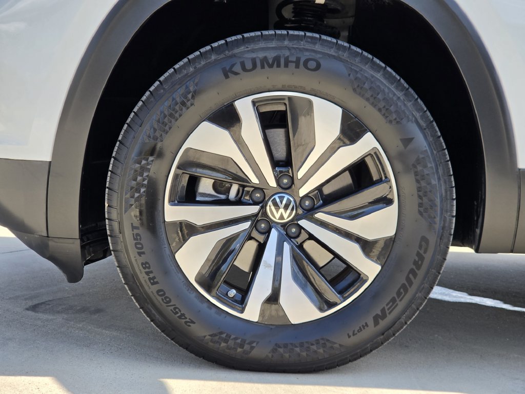 Used 2024 Volkswagen Atlas Cross Sport SE FWD image 8