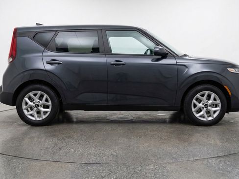 Used 2025 Kia Soul LX w/ LX Technology Package FWD image 11