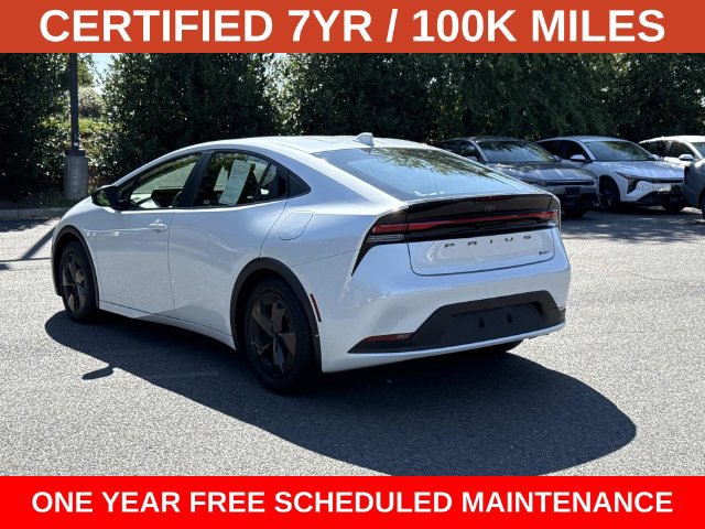 Used 2025 Toyota Prius LE FWD image 4