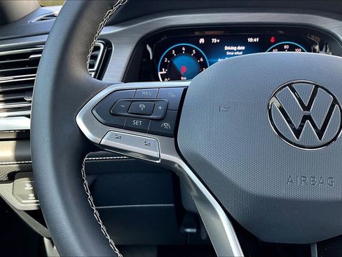 New 2026 Volkswagen Atlas Cross Sport SE image 9