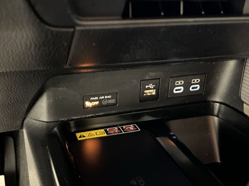 Used 2025 Toyota Camry SE w/ Convenience Package FWD image 34