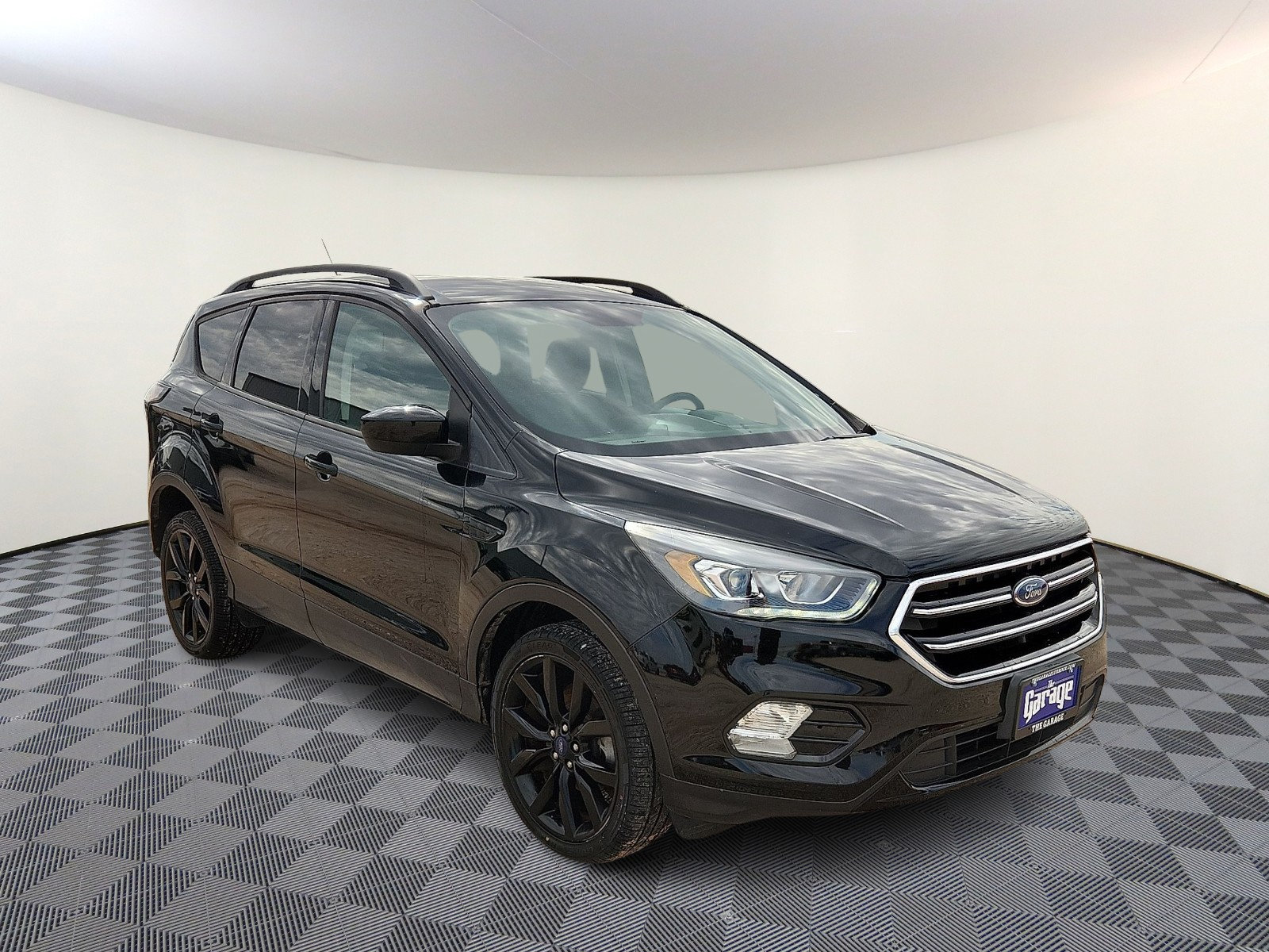 Used 2018 Ford Escape SE w/ SE Sport Appearance Package FWD image 6
