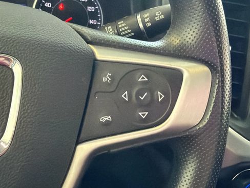 Used 2022 GMC Acadia SLE FWD image 40