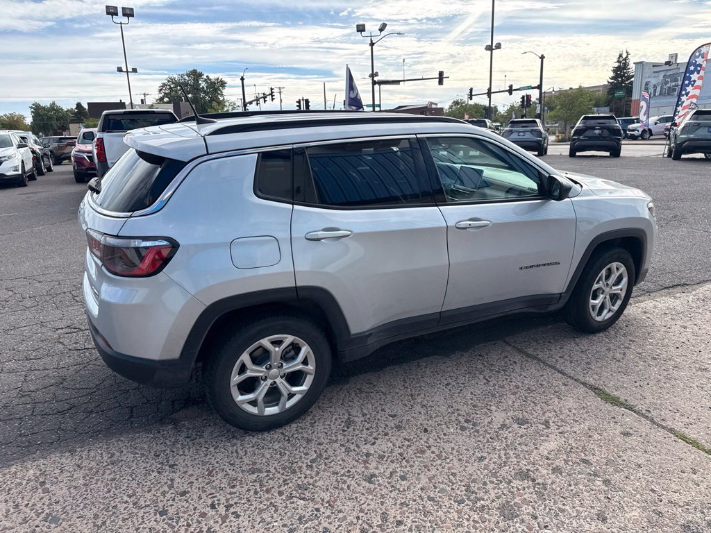 Used 2024 Jeep Compass Latitude AWD/4WD image 10