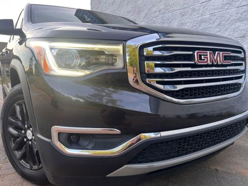 Used 2018 GMC Acadia SLT w/ LPO, Floor Liner Package FWD image 9