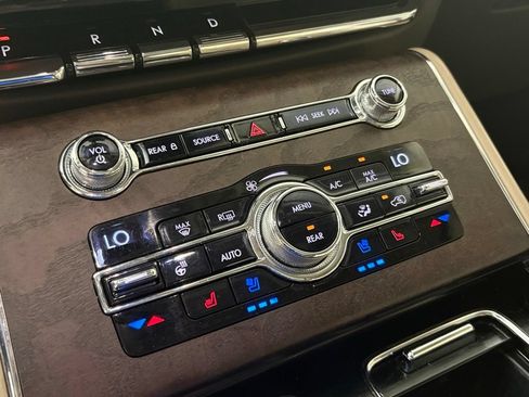 Used 2020 Lincoln Aviator Reserve w/ Equipment Group 201A AWD/4WD image 33