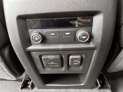 Used 2023 Chevrolet Traverse RS AWD/4WD image 15