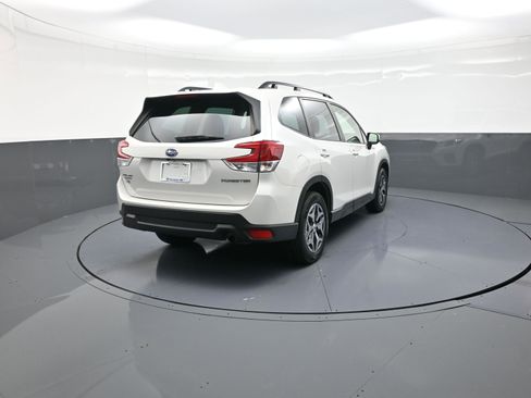 Used 2023 Subaru Forester Premium image 3