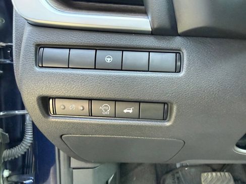 Used 2025 Nissan Rogue Platinum AWD/4WD image 18