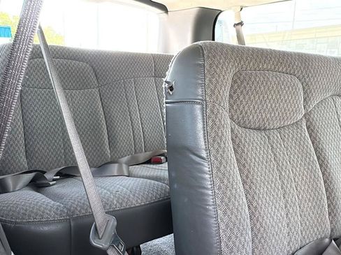 Used 2007 Chevrolet Express 3500 Extended Passenger w/ LT Preferred Equipment Group RWD image 29