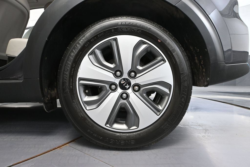 Used 2019 Kia Niro EX FWD image 10