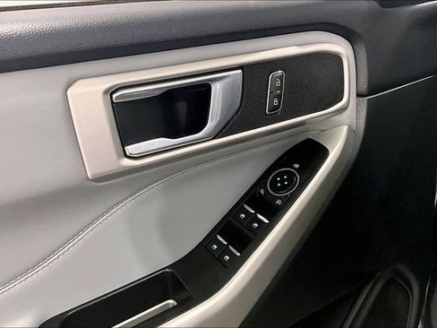Used 2022 Ford Explorer XLT w/ XLT Sport Appearance Package image 38