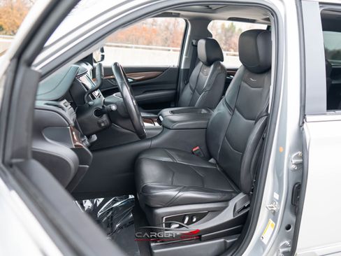 Used 2019 Cadillac Escalade Luxury image 16