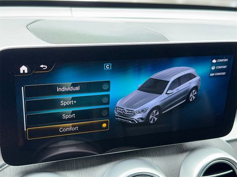 Used 2021 Mercedes-Benz GLC 300 image 27