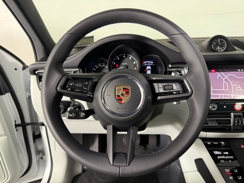 Certified 2025 Porsche Macan image 36