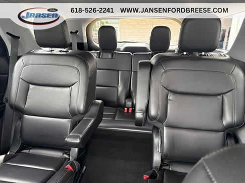 Used 2022 Ford Explorer XLT w/ Equipment Group 202A AWD/4WD image 14