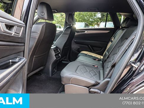 Used 2025 Volkswagen Atlas Cross Sport SE FWD image 18