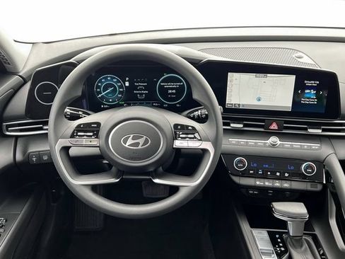 New 2025 Hyundai Elantra Hybrid FWD image 17