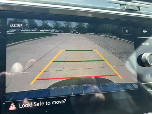 Used 2024 Volkswagen Tiguan SE image 21