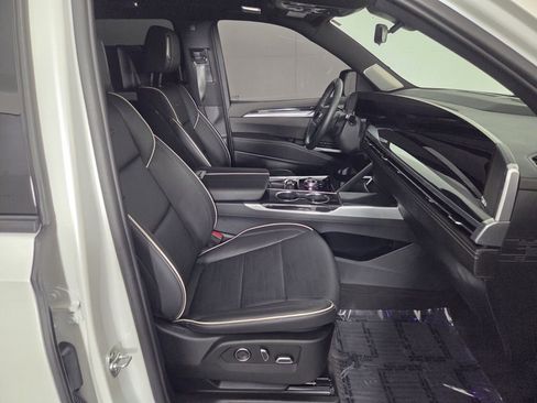 Used 2025 Cadillac Escalade Sport w/ Touring Package image 32