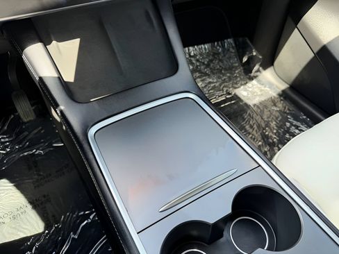 Used 2021 Tesla Model Y Long Range AWD/4WD image 20