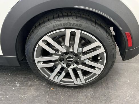 Certified 2025 MINI Cooper 2-Door Hardtop image 25