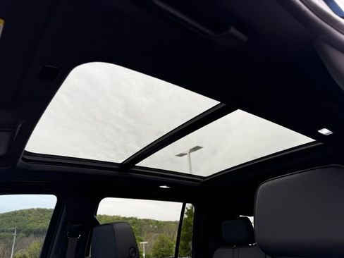 Certified 2023 Chevrolet Suburban RST w/ Luxury Package AWD/4WD image 9