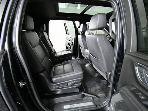 Used 2023 Chevrolet Suburban Z71 w/ Luxury Package image 23