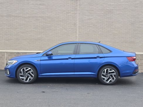 Used 2024 Volkswagen Jetta SEL image 4