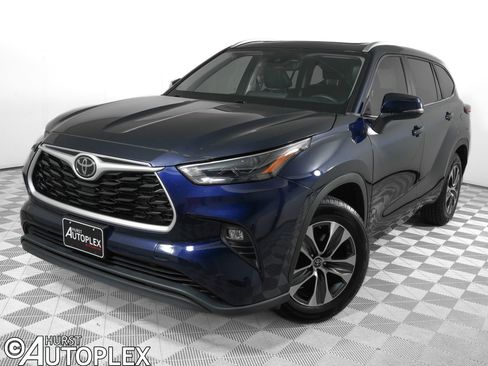 Used 2023 Toyota Highlander XLE FWD image 1