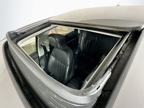 Used 2019 Audi e-tron Prestige w/ Prestige Package image 22