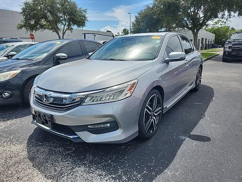 Used 2017 Honda Accord Touring image 6