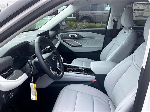 New 2026 Ford Explorer Platinum w/ LUX Leather Package AWD/4WD image 9