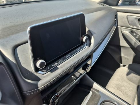Used 2024 Nissan Rogue SV FWD image 26