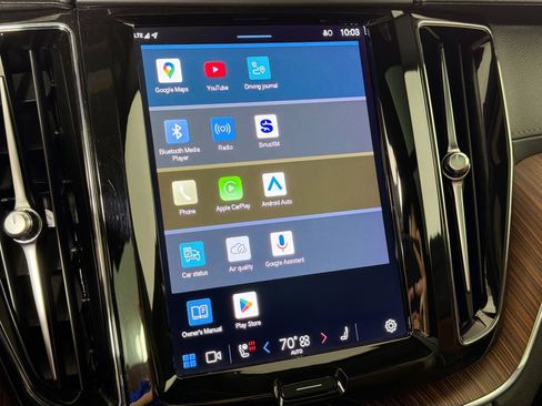 Certified 2023 Volvo XC60 B5 Ultimate w/ Climate Package image 15