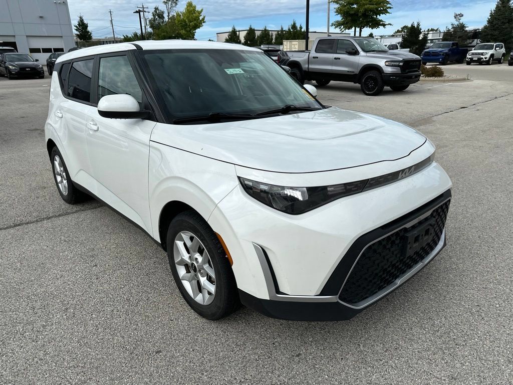 Used 2024 Kia Soul LX w/ Option Group 015 FWD image 4