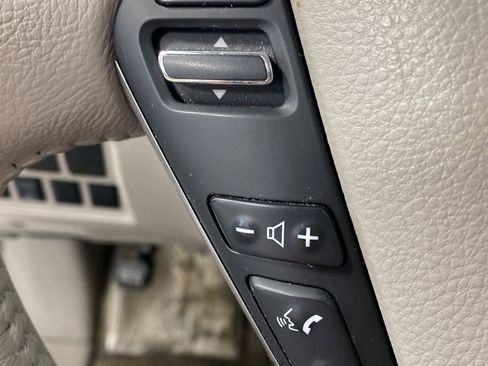 Used 2015 Nissan Quest SV image 7