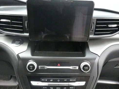 Used 2020 Ford Explorer XLT w/ Equipment Group 202A image 11