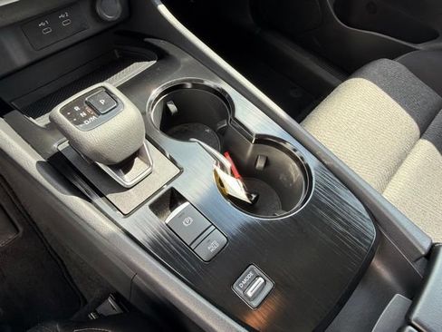 Used 2025 Nissan Rogue SV FWD image 20