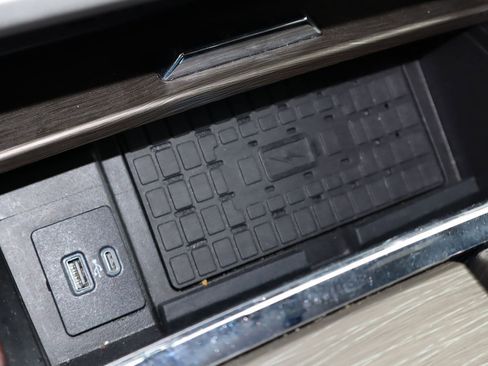 Used 2024 Ford Expedition Limited image 27