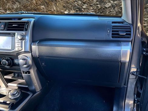 Used 2016 Toyota 4Runner SR5 image 14