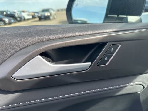 New 2026 Volkswagen Taos SE AWD/4WD image 16